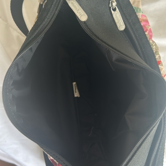 Lesportsac Floral Shoulder bag cream & black adjustable strap - Picture 5 of 10